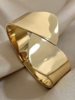⁦سوار "أورا" الذهبي العريض⁩ - الصورة ⁦2⁩